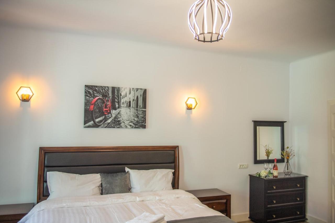 Old Town Apartment *